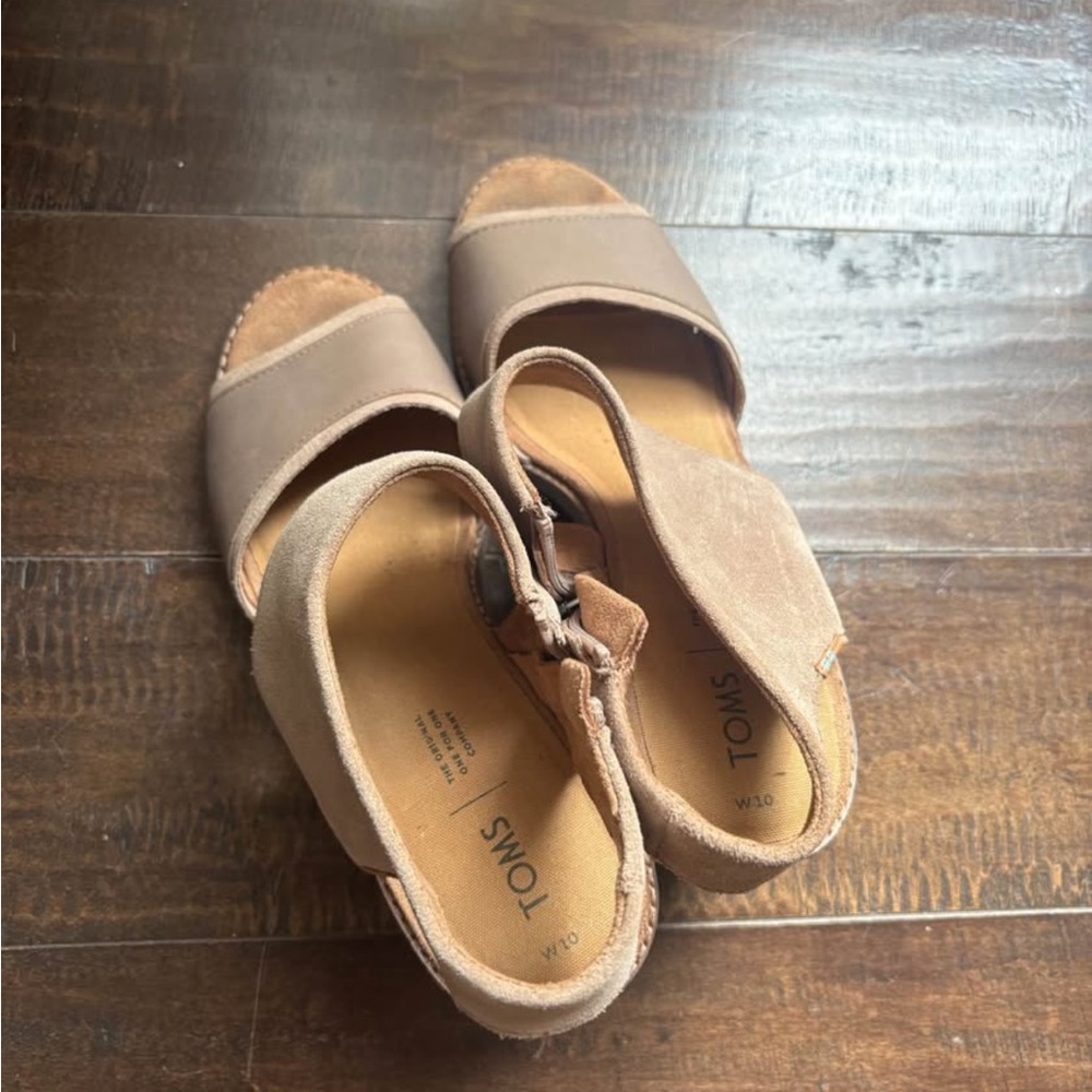 Tom’s women’s sandal with heel